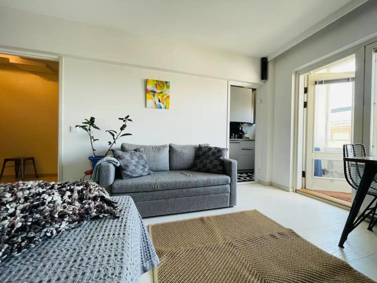 Yksioe Laehellae Linnanmaekeae Apartment